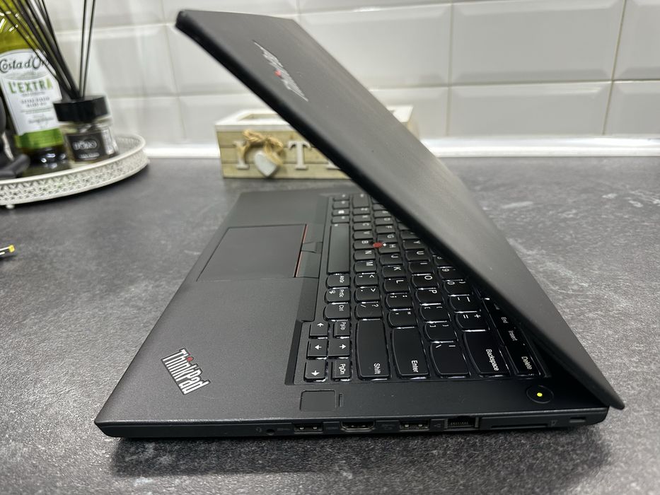 Laptop lenovo full !  Doua bateri, sim internet, tastura luminata, full hd ips