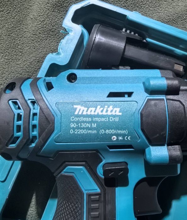 Винтоверт Makita 24 v 6.0 A две батерии