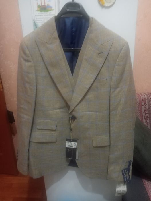 Продам Костюм тройка