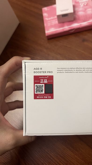 Массажер Medicube Age-R Booster Pro для лица
