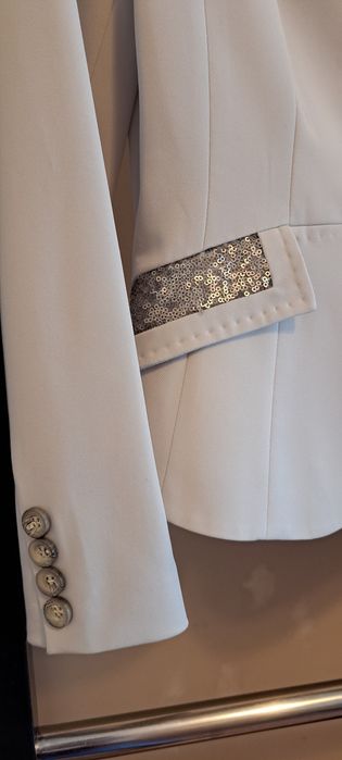 Costum dama sacou și fusta , elegant  , culoare gri deschis