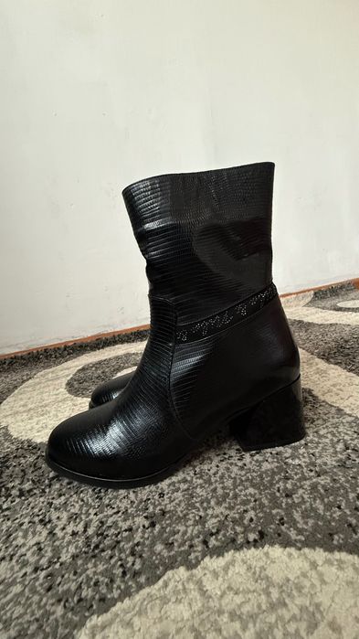 Новые кожаные зимние сапоги