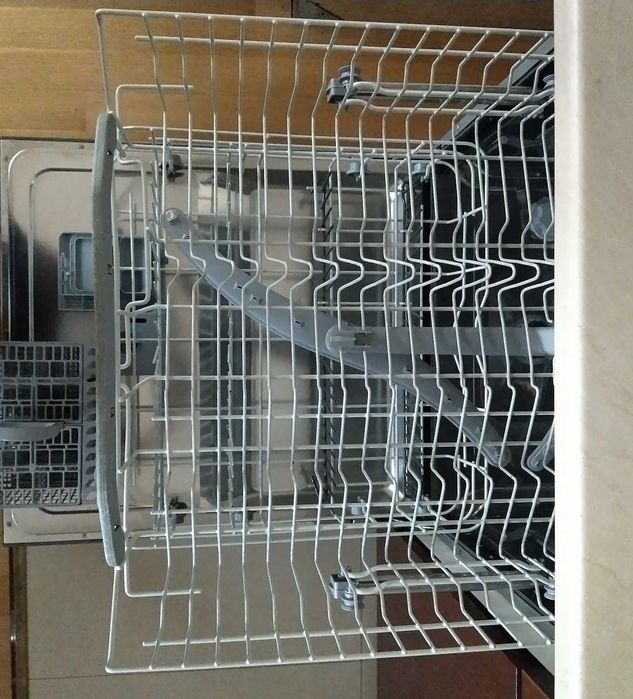 Продавам съдомиялна за вграждане 12 комплекта HOTPOINT ARISTON