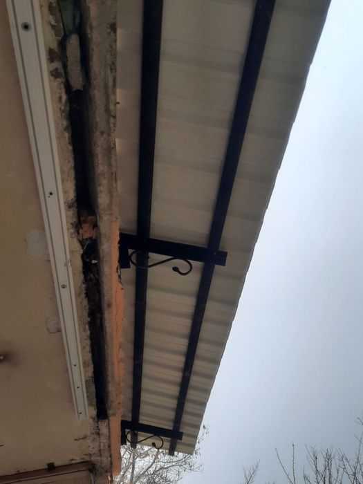 Установка  КОЗЫРЬКИ, Над  Окнам , и  Белевые  РОЛИКИ + Реставрация !