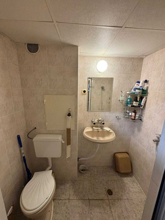 Продава се Двустаен апартамент в Бургас, Център - 60 кв.м за 1834 €/кв.м - Снимка #3