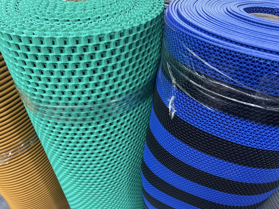 Корврик на шипах против сколжения в рулоне