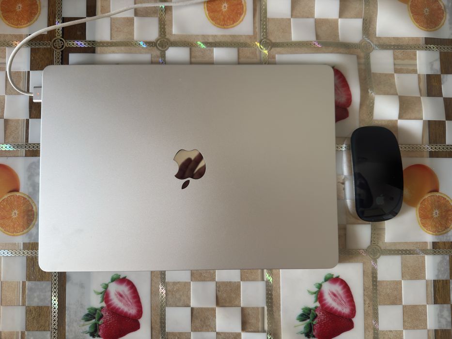 Продам Macbook 15