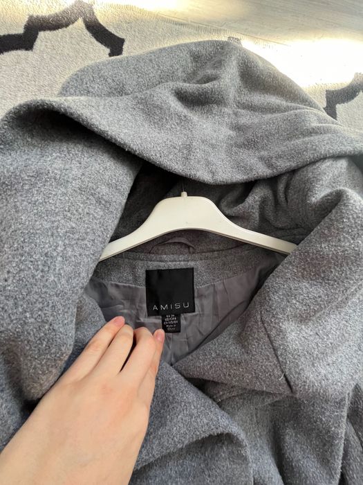 Сиво палто с качулка