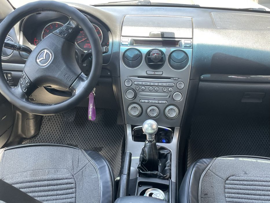 Mazda 6    2004 год