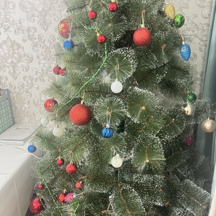 Продается ёлка почти новая