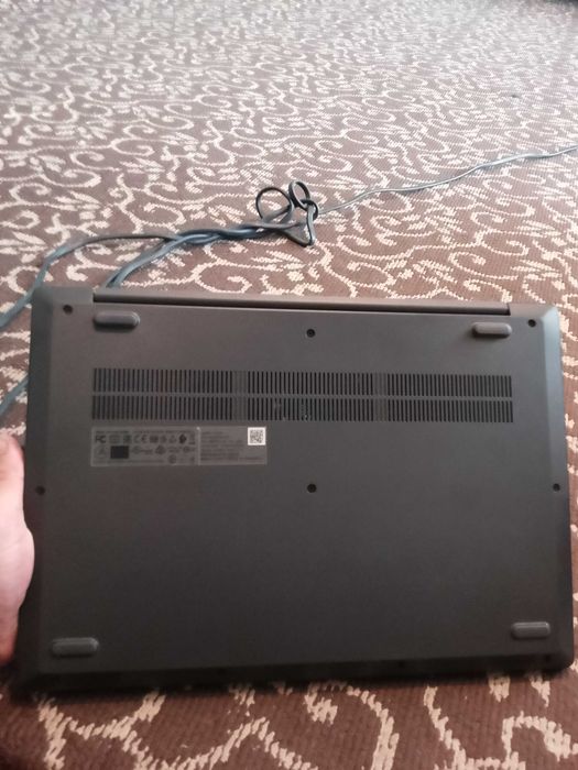 Noutbook Lenovo offisniy