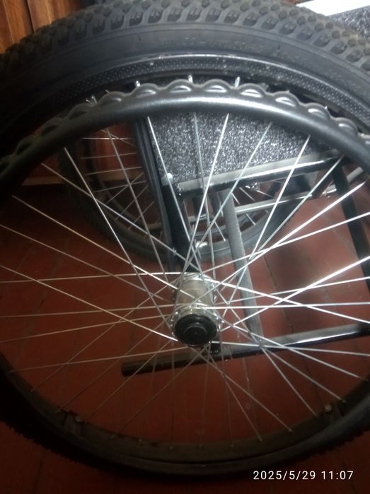 Коляска новая,ход лёгкий,седушка мягкая