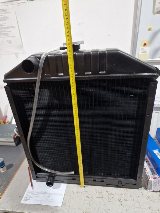 Radiator tractor fiat 615 650 fiat 715 750 import Italia  este din