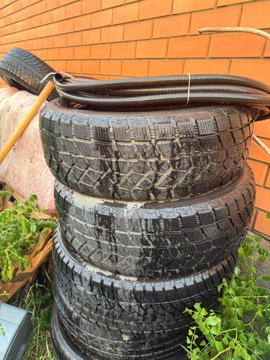 Продам зимние шины 215/55 R18
