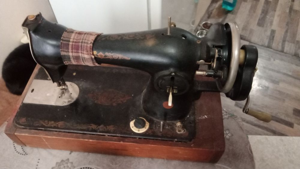 Ручная швейная машинка