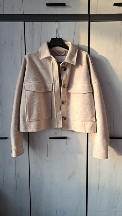 Късо палто Stradivarius