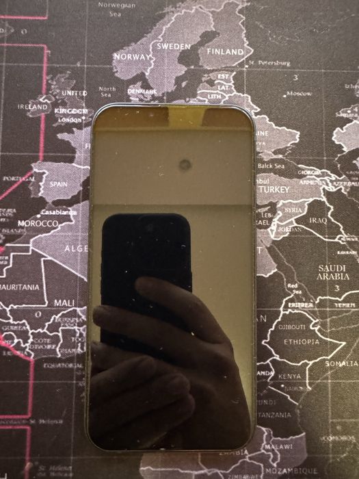 Продавам Iphone 13