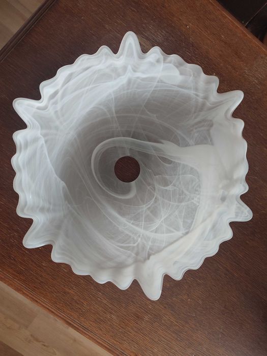 Стъклен абажур за полилей