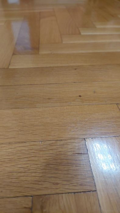 Естествен дъбов паркет с размери 30/5/1.8 см.