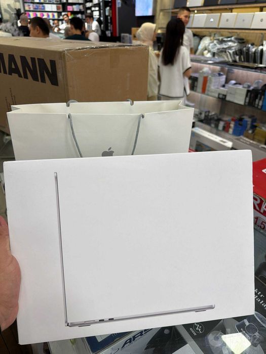 MacBook Air M5 15” 16/512 GB — как новый