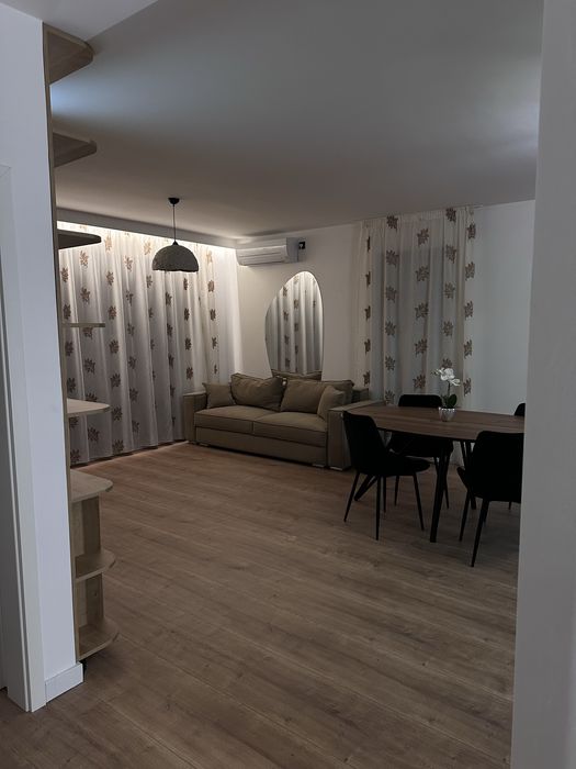 Inchiriez apartament