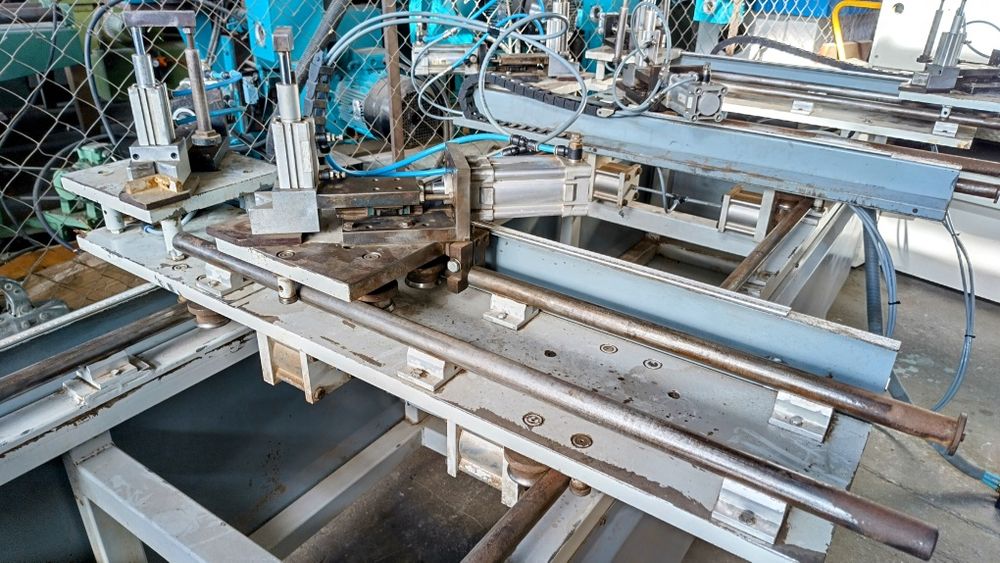 Пневматична преса за зглопка на вра,прозо,шкав,рамки,2560/890,на 2 час