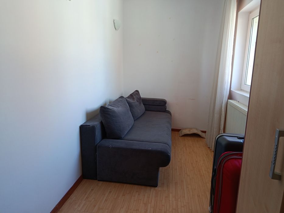 Închiriez apartament cu 2 camere