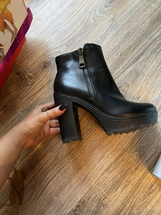 Ghete.ghetute cu toc