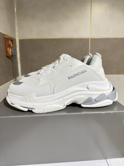 Balenciaga Triple S - White and Grey - 42/43/44