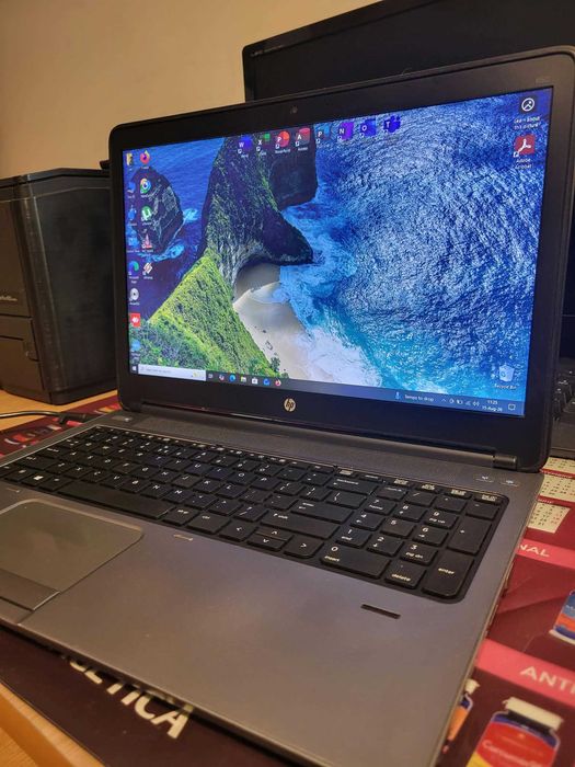 Laptop Asus PRO si HP ProBook cu diverse configurați ideale pentru acasă, proiecte școală și jocuri
