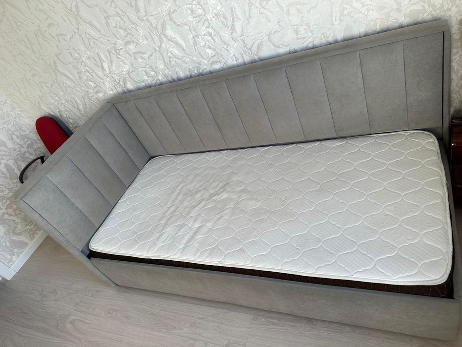 Серый диван 2шт с матрасом