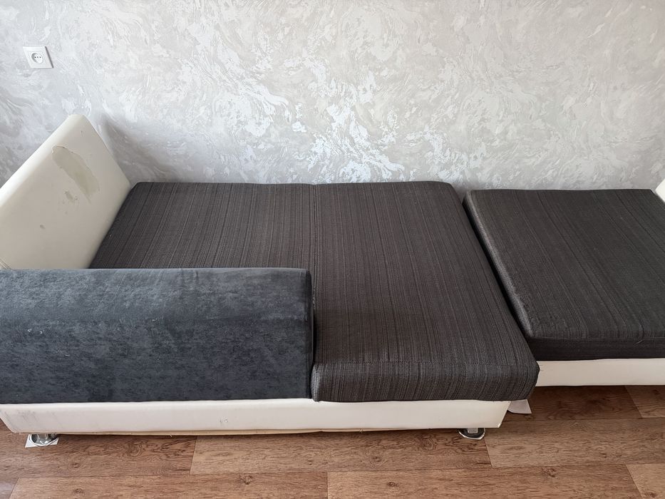 Продам диван с подушками