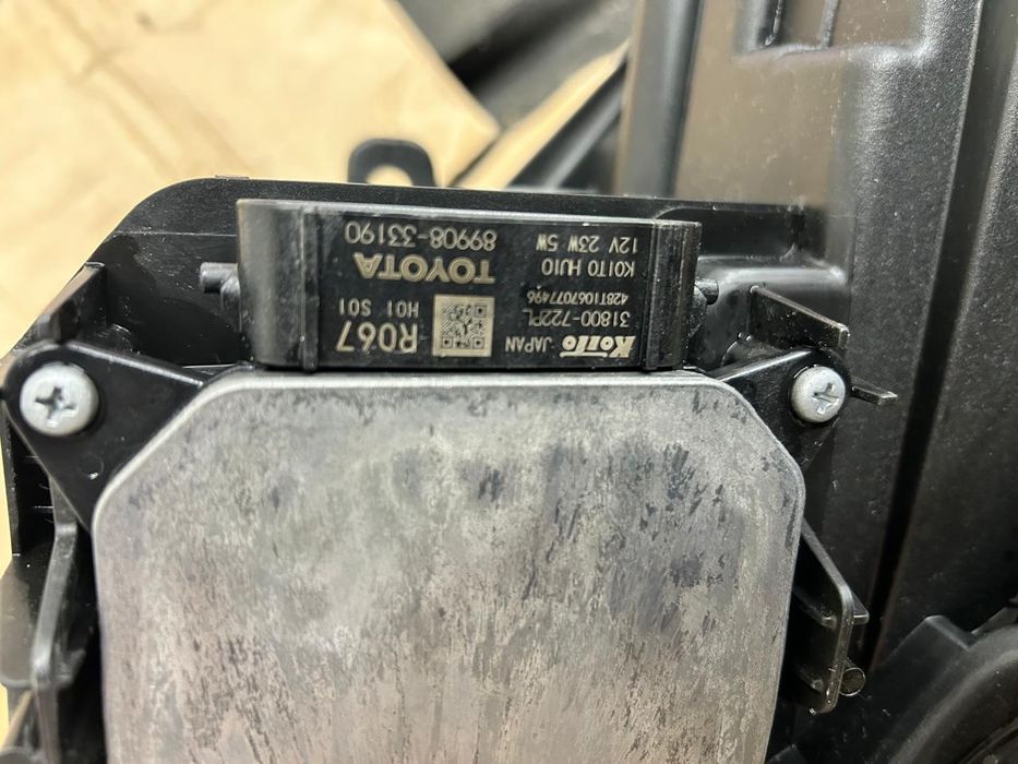 Фара на Камри 75