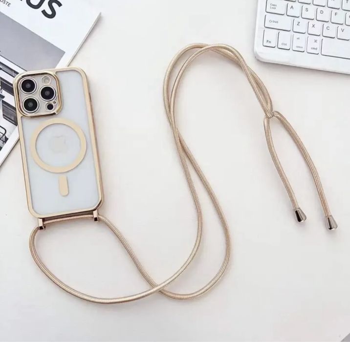 Чехол на iPhone с длинным ремешком