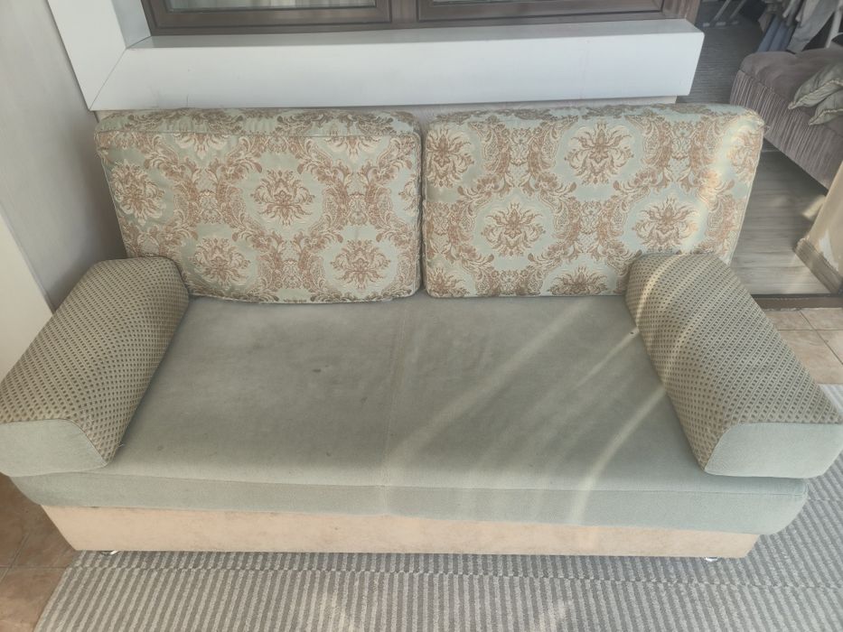 Продам удобный маленький диванчик.