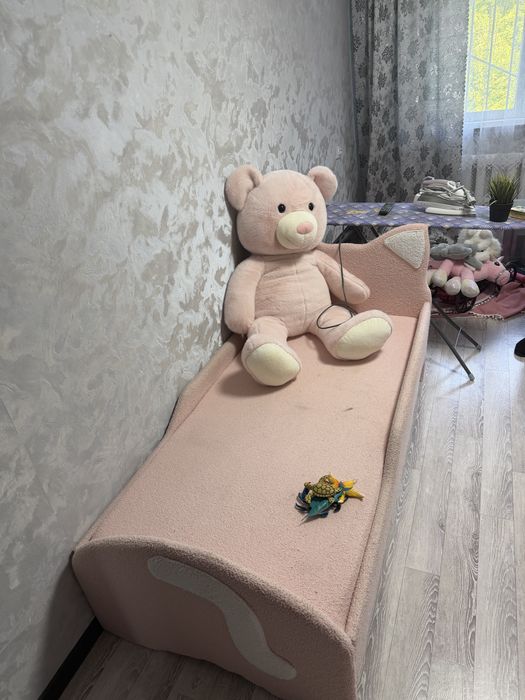 Детский шкаф , кравать , стол