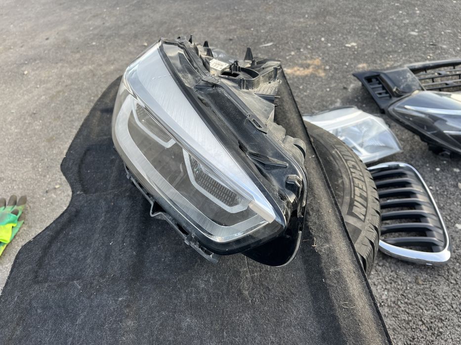 2 броя десен и 2 броя ляв фар BMW 1 F40 2020-