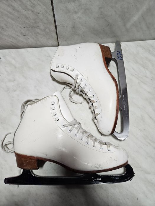 Patine 1071 gheata patinaj artistic  Riedell marime 41-42   (26,8   cm