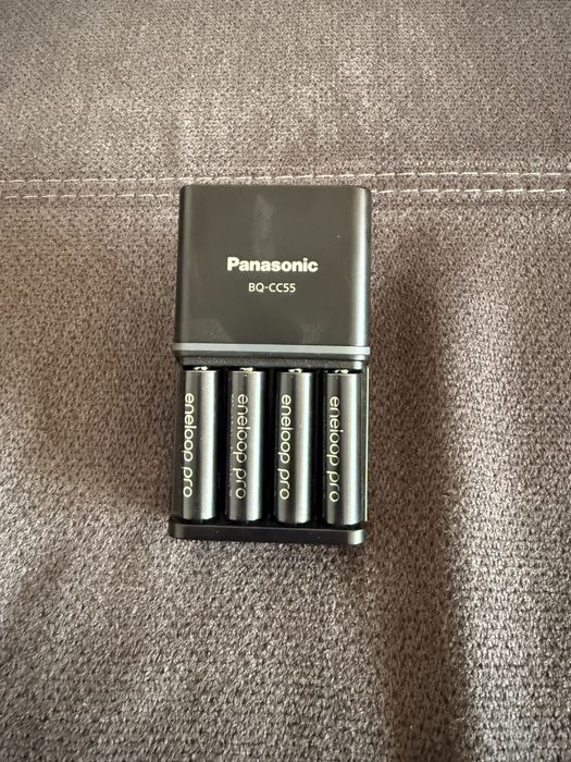 Зарядно устройство Panasonic +4 акумулаторни батерий Panasonic pro AA