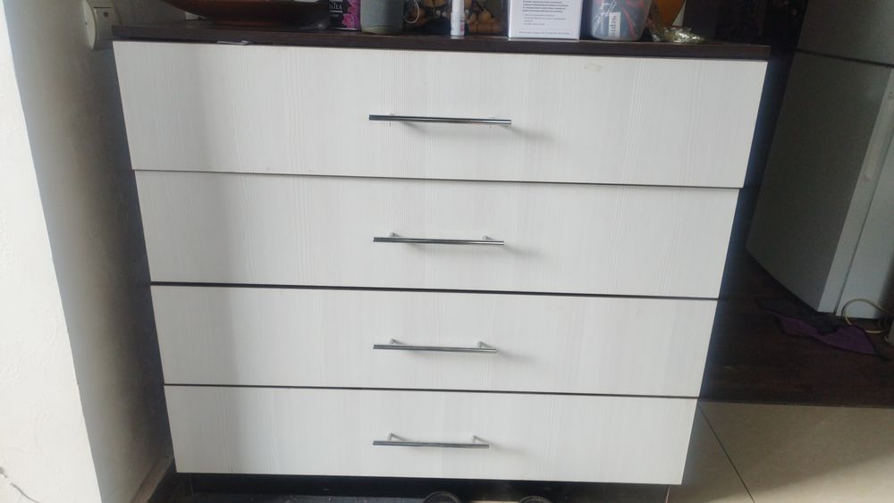 диван, стол зеркало итд