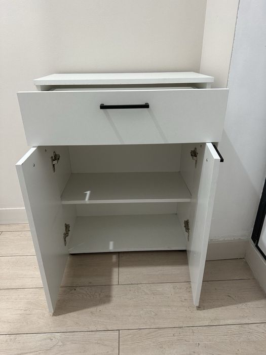 Комод белого цвета