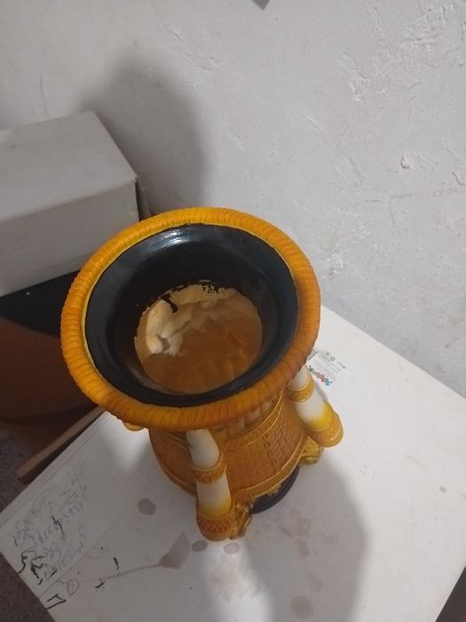 Сувенирна ваза за цветя