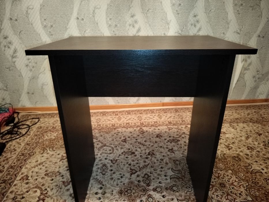 Продам компьютерный стол