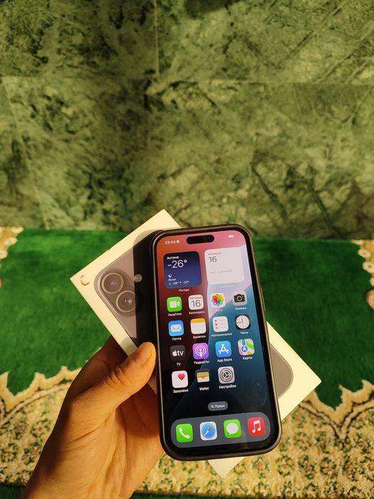 Продам Айфон 16 на 128 гб