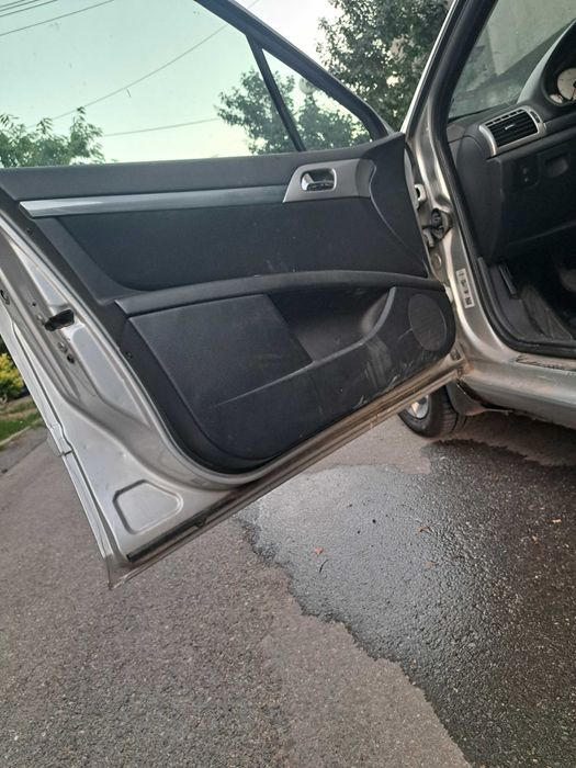 Автомобил на части