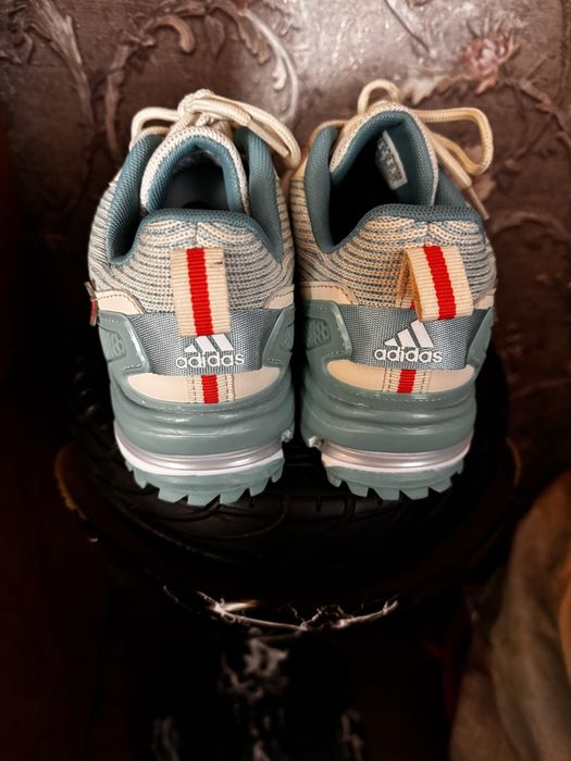 Продам новые кроссовки