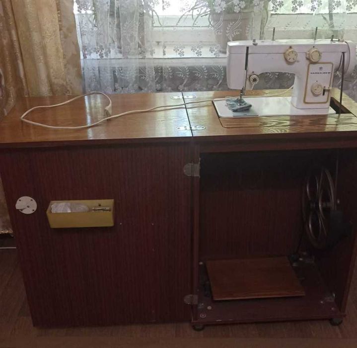 швейную машинку «Чайка – 142 М»