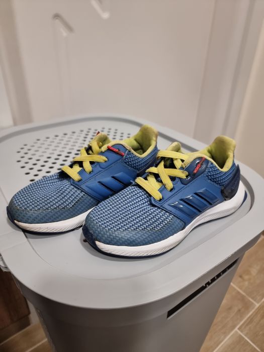 Маратонки Reebok и Adidas