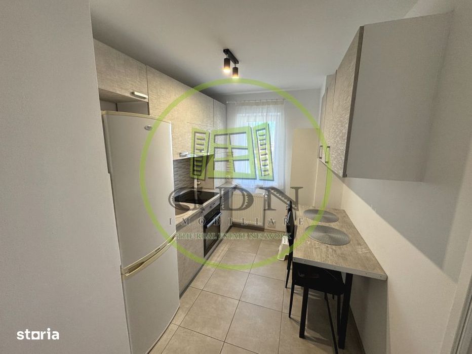 Garsoniera semidecomandata cu bucatarie separata, 39mp + balcon, compl