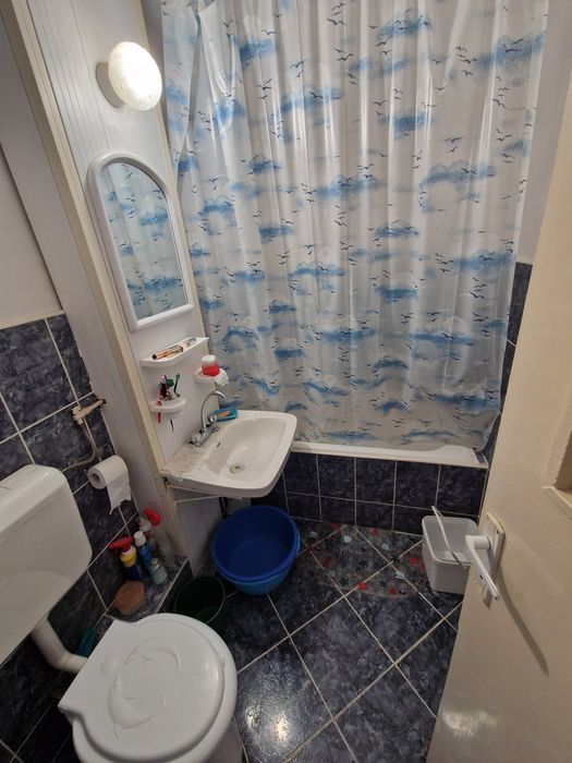 Închiriez garsoniera